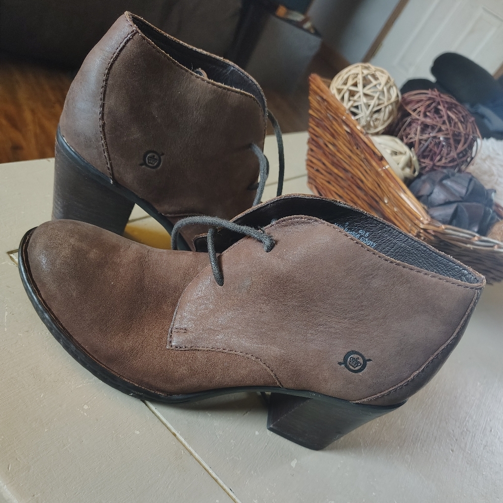 Women's Size 9 B.O.R.N Leather Ankle Boots. Used But Good Condition
